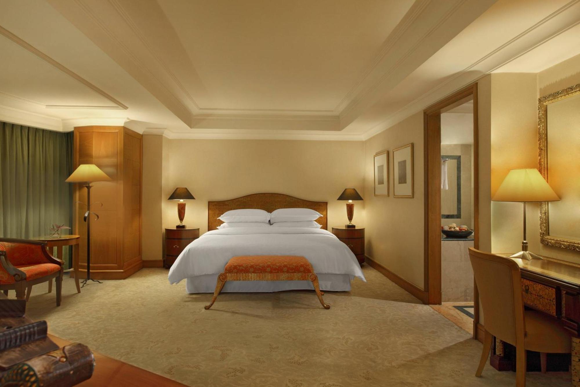 Sheraton Surabaya Hotel & Towers Luaran gambar
