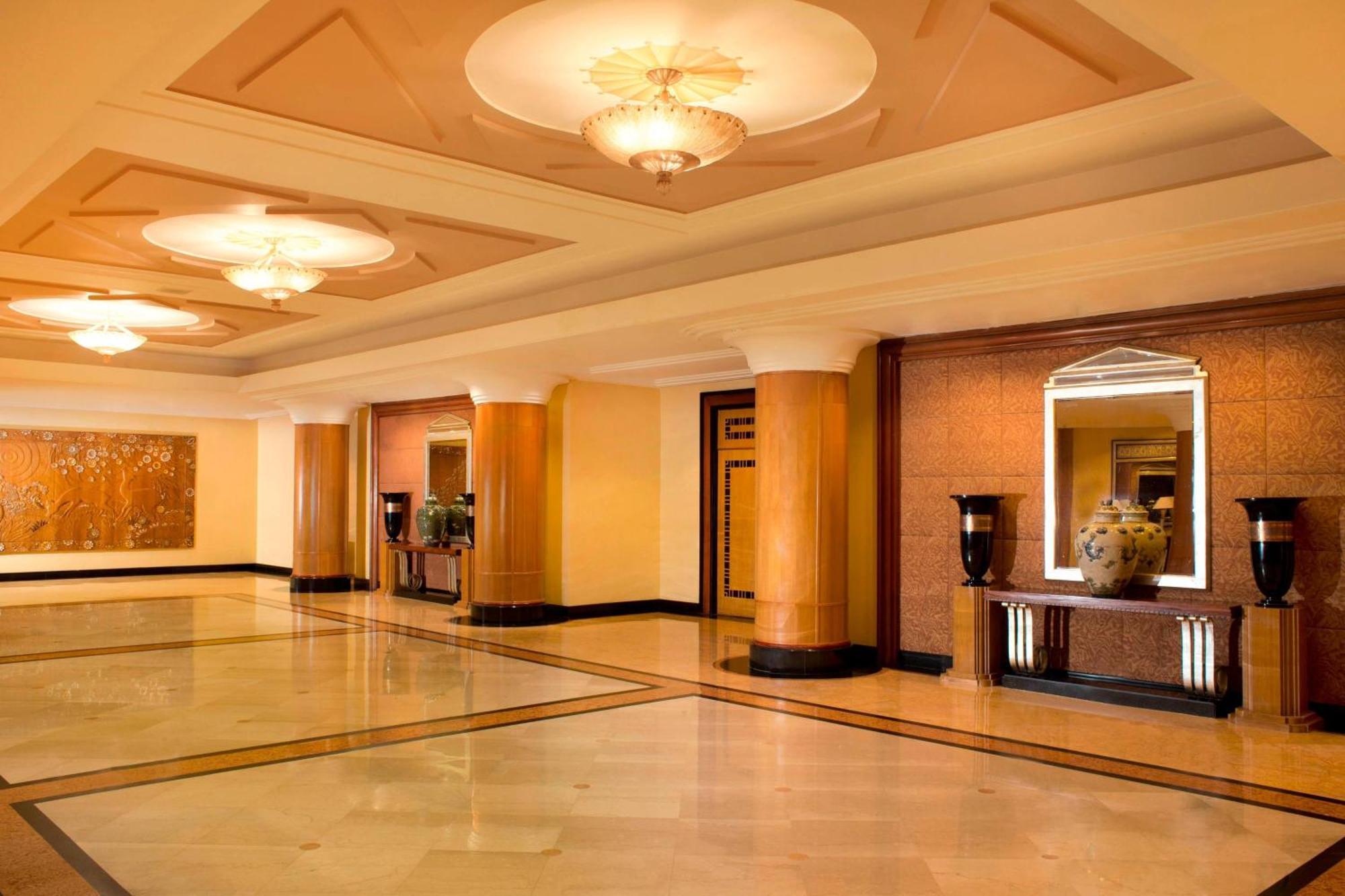 Sheraton Surabaya Hotel & Towers Luaran gambar